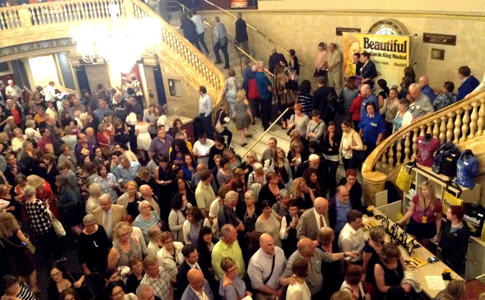 年配の人が多め!